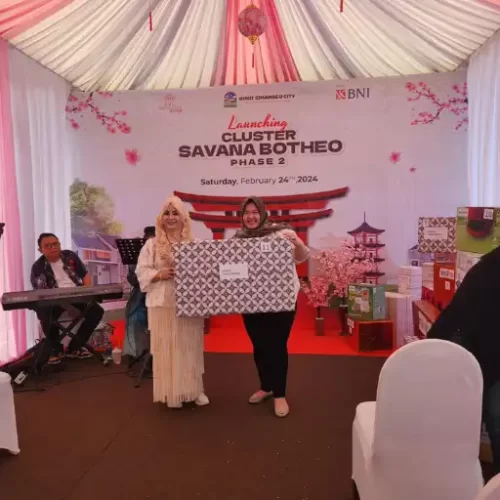 Ibu Fransisca - Membeli 1 Unit Rumah 2 Lantai Tipe Cerbera Cluster Llanos di Bukit Cimangggu City dan Mendapatkan Hadiah Langsung TV