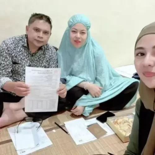 Pak Amir dan Ibu Fia telah Membeli 1 Unit Rumah 2 Lantai Tipe Selanica Cluster Llanos