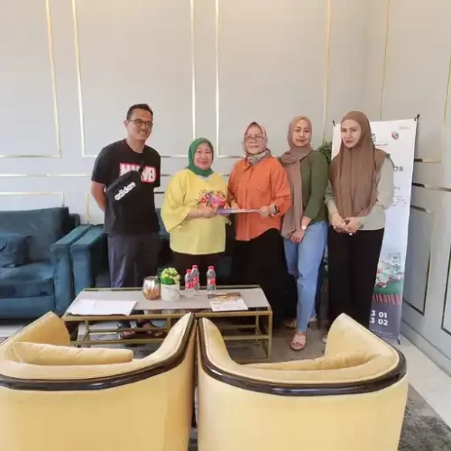 Bapak Drs. Sukandar Membeli 1 Unit Rumah
