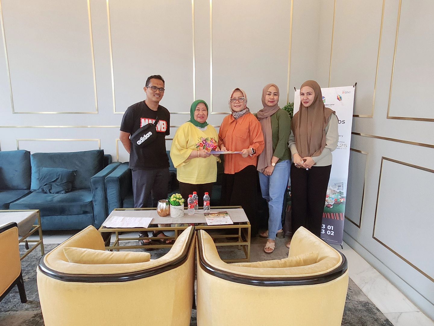 Bapak Drs. Sukandar Membeli 1 Unit Rumah
